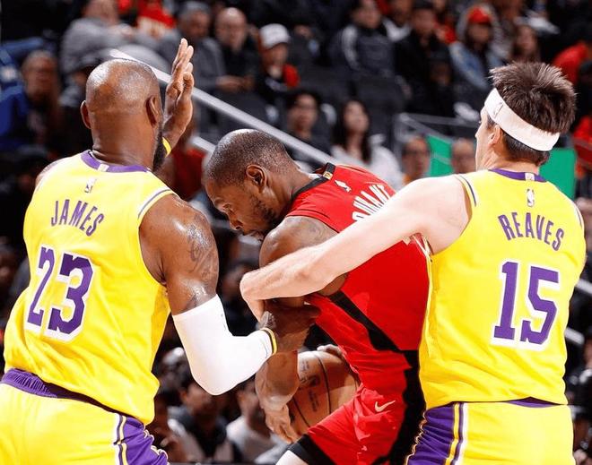 湖人险胜火箭豪取6连胜 西部第三稳如泰山