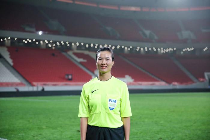 直到大学才与足球结缘的谢丽君：成为中超首位